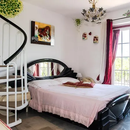 Villa Con Stanza Relax E 2 Camere Matrimoniali *